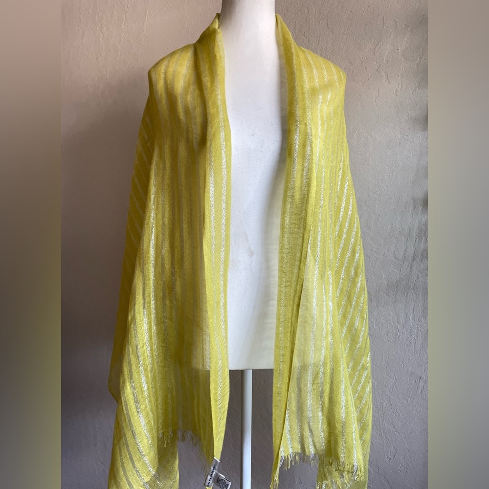 Banana Republic linen wrap - Picture 3 of 8